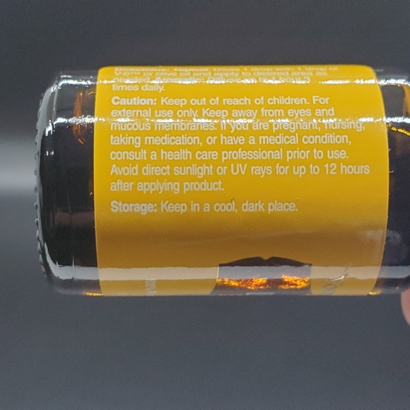 Young Living Lemon Essential oil - Picture 3 of 7